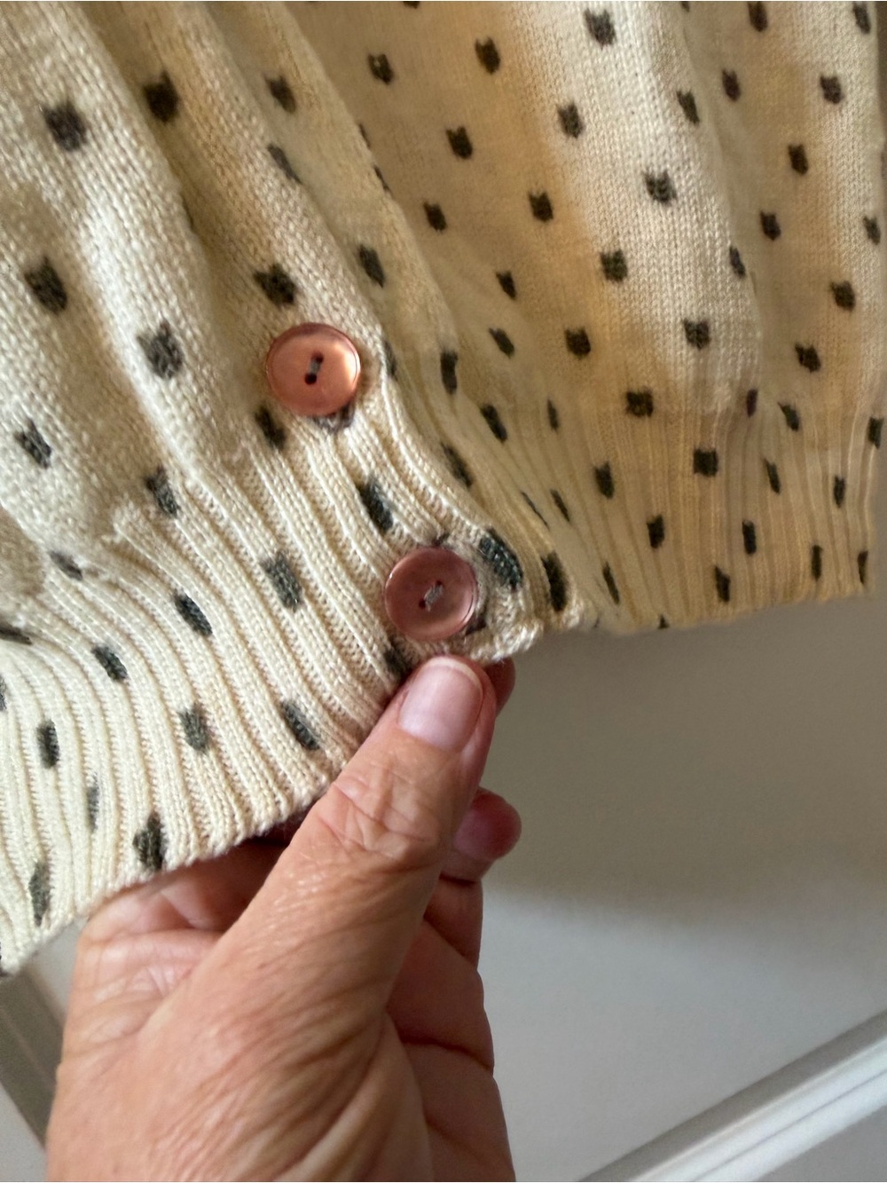 VTG 100% Wool Made in USA Fair Isle Norwegian Cardigan w Pink Buttons. EUC. - Picture 3 of 8